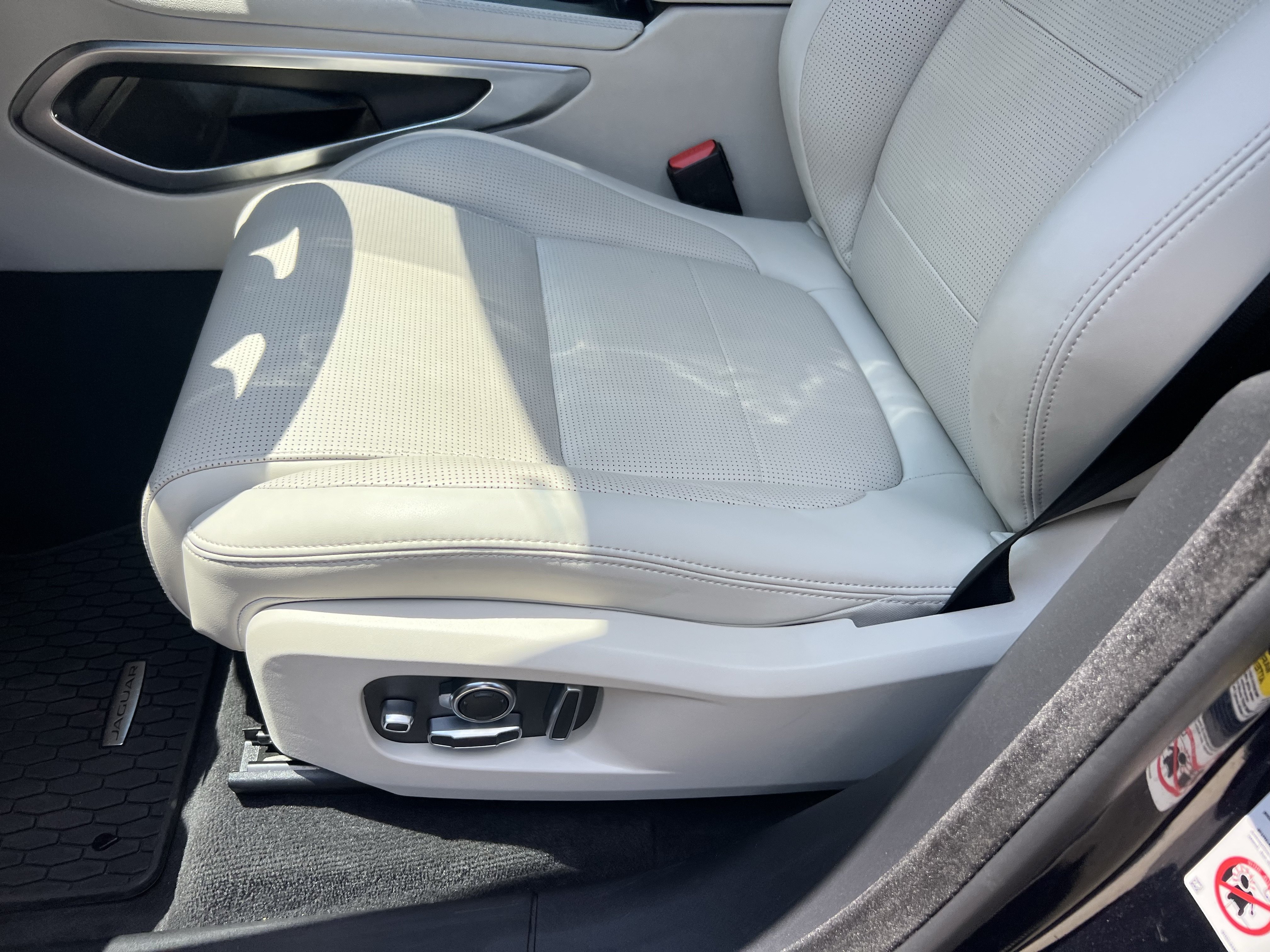 Used 2026 Jaguar F-PACE R-Dynamic S AWD/4WD image 18