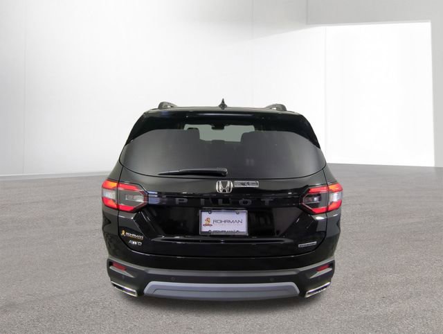 New 2025 Honda Pilot Touring image 14