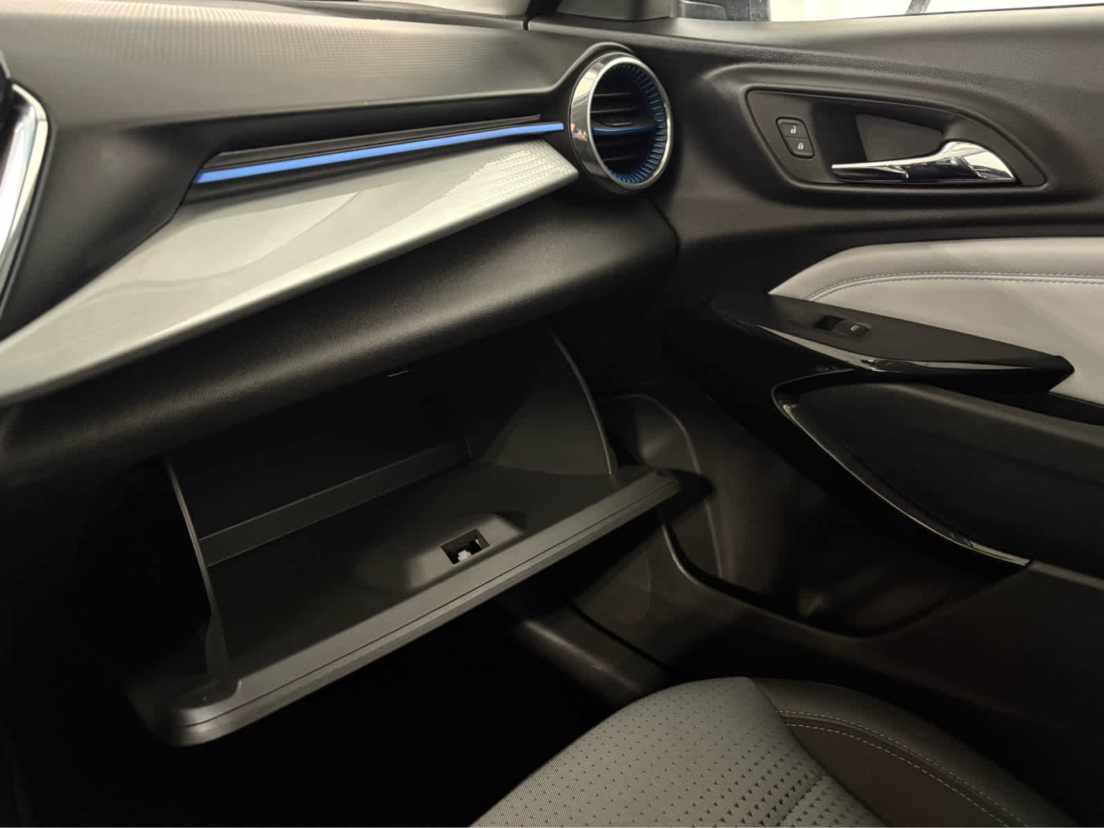 Certified 2025 Chevrolet Trax LT w/ LT Convenience Package image 23