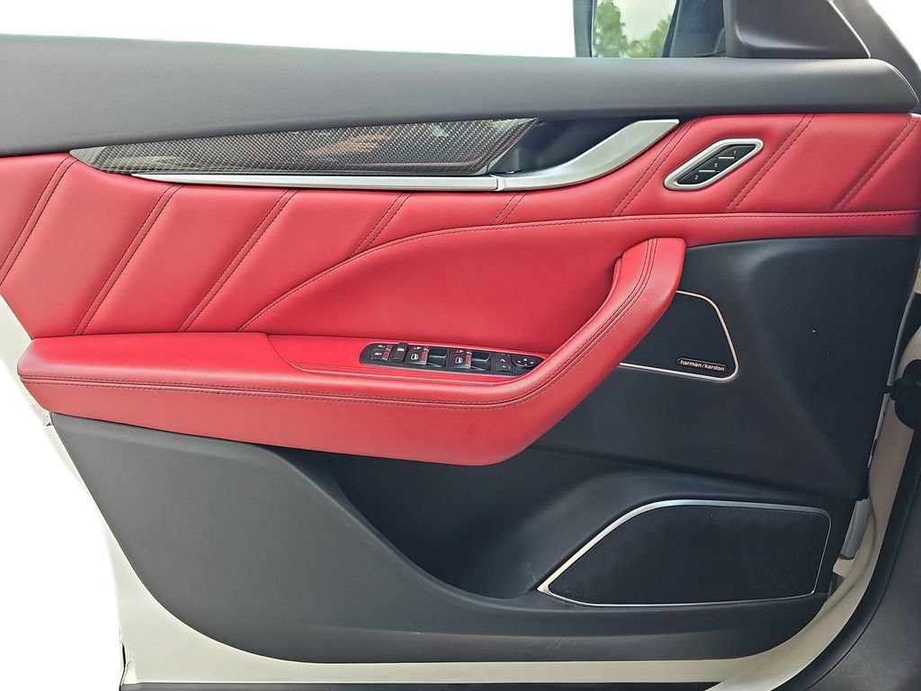 Used 2019 Maserati Levante GranLusso AWD/4WD image 26