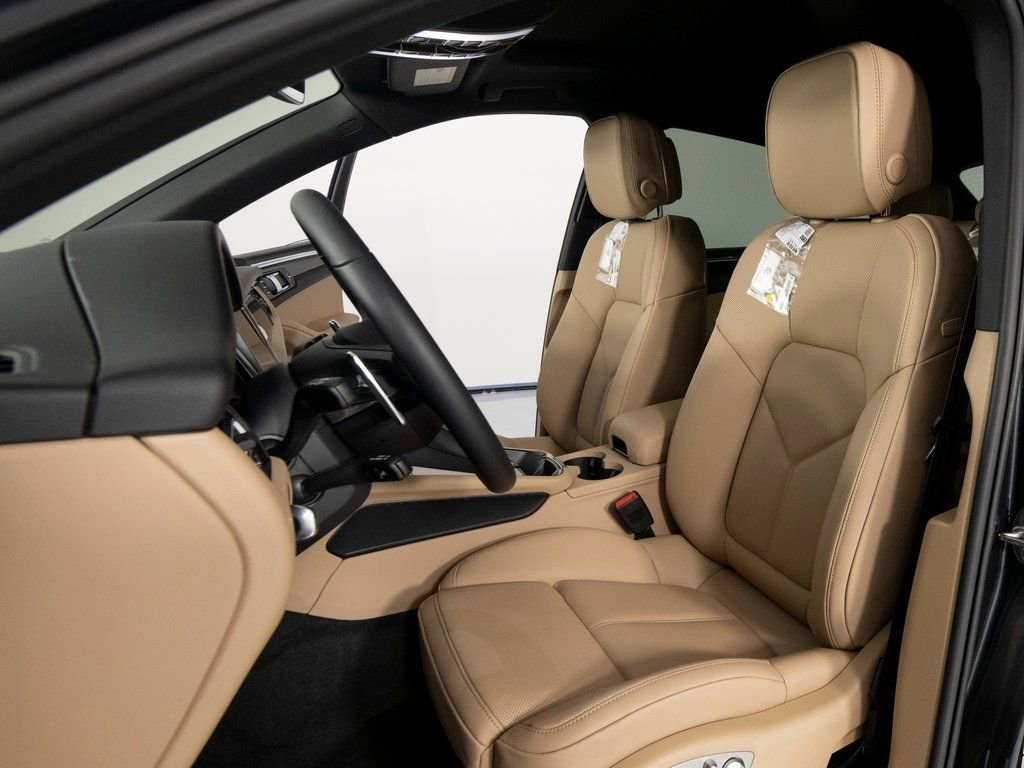 New 2026 Porsche Macan image 5