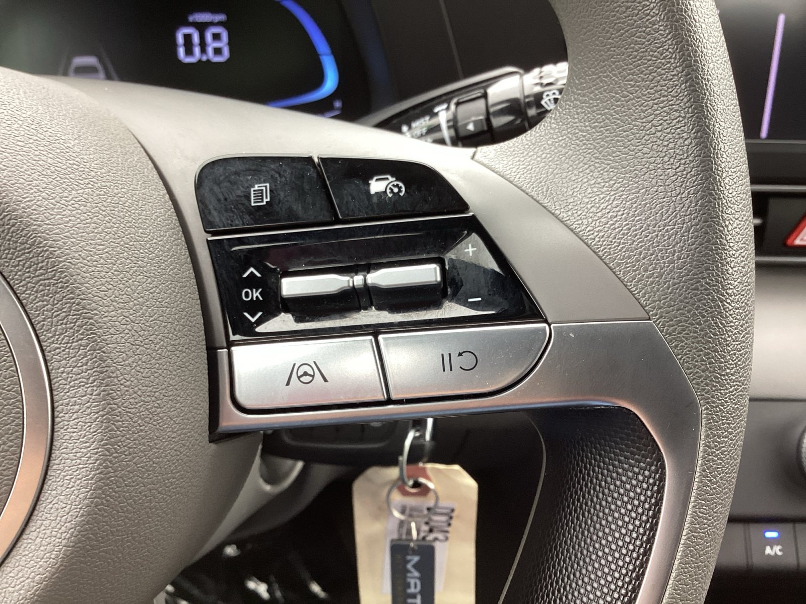 Used 2024 Hyundai Elantra SE FWD image 6