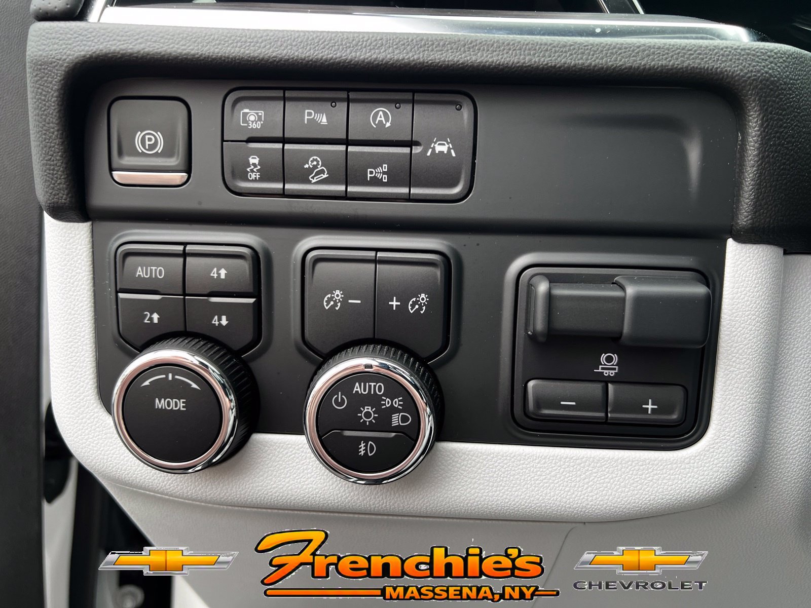 Used 2025 Chevrolet Tahoe Premier w/ Sun And Tow Package AWD/4WD image 16