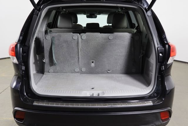 Used 2019 Toyota Highlander XLE image 18