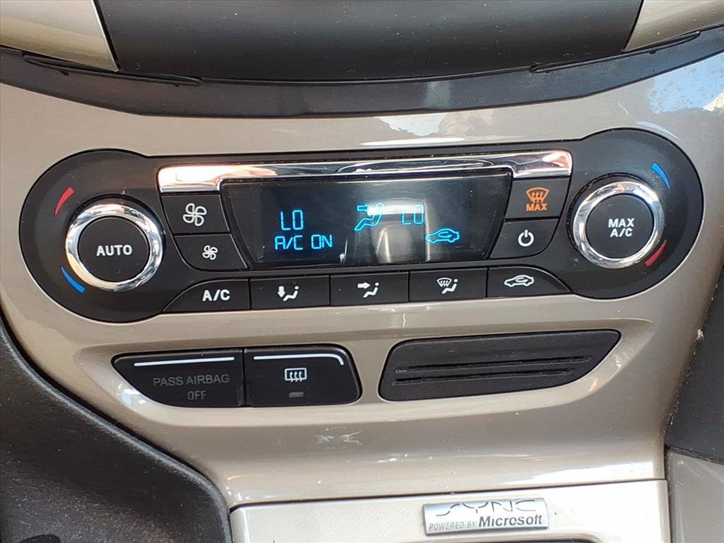 Used 2012 Ford Focus SEL w/ SEL/Titanium Winter Pkg FWD image 15