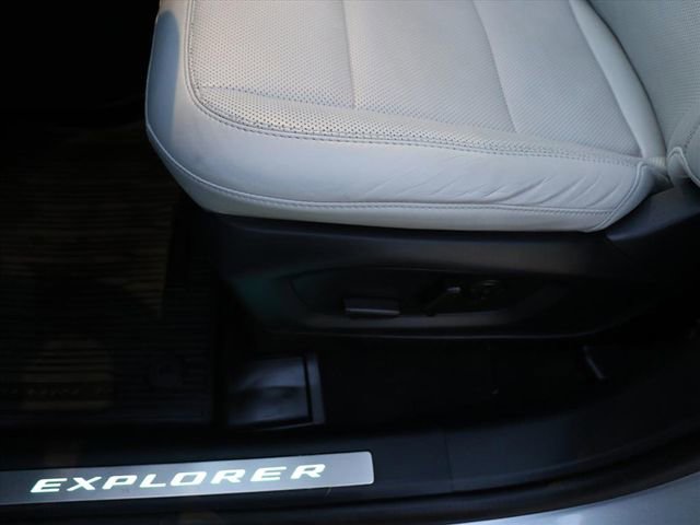 Used 2025 Ford Explorer Platinum w/ LUX Leather Package image 19