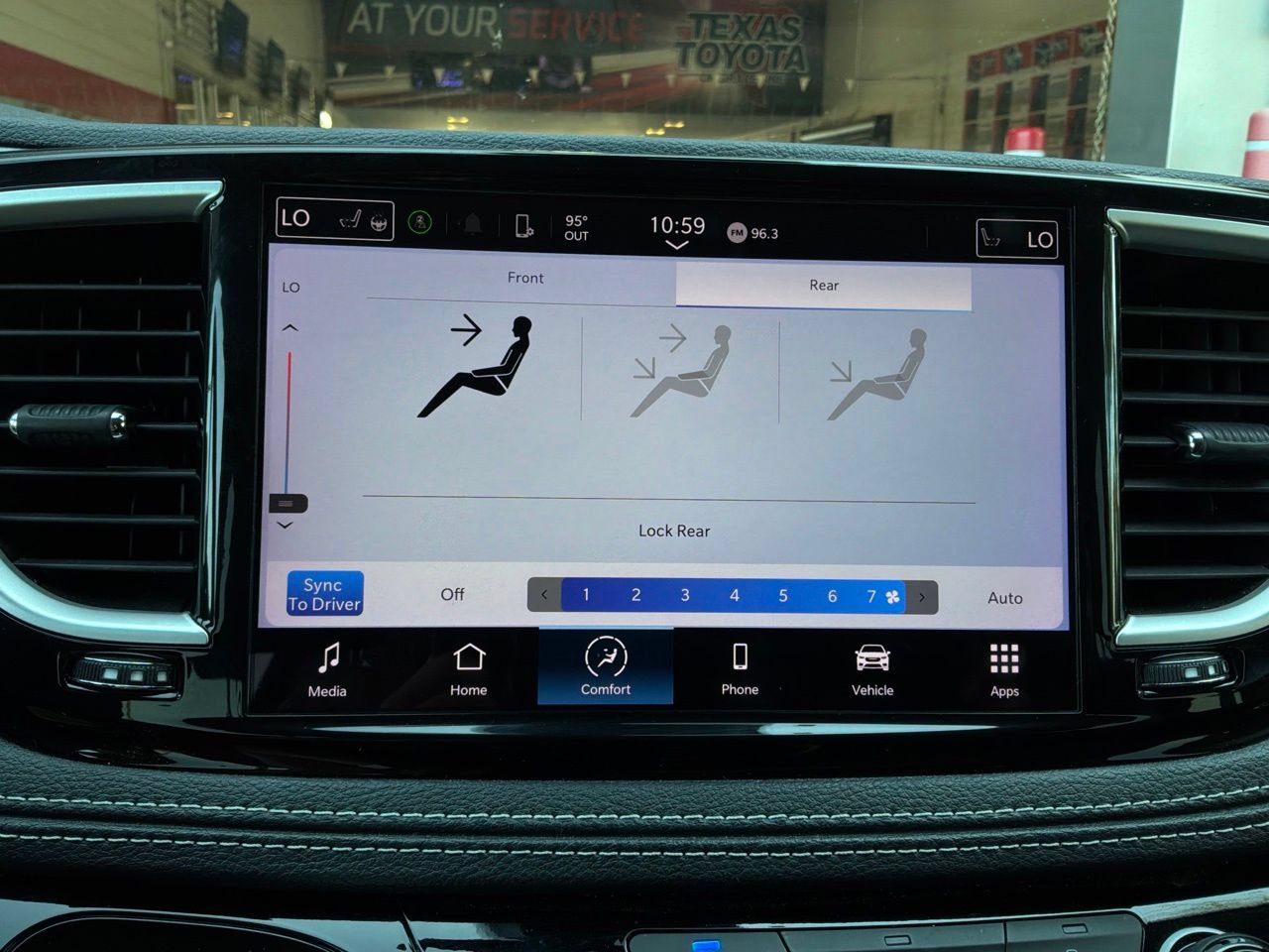 Used 2023 Chrysler Pacifica Touring-L FWD image 36
