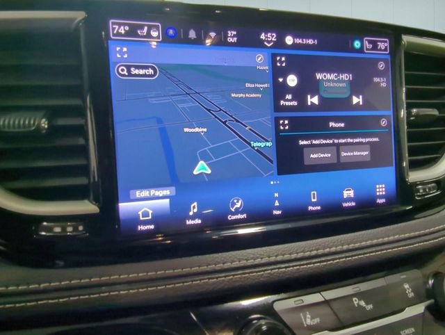 Used 2024 Chrysler Pacifica Select image 12