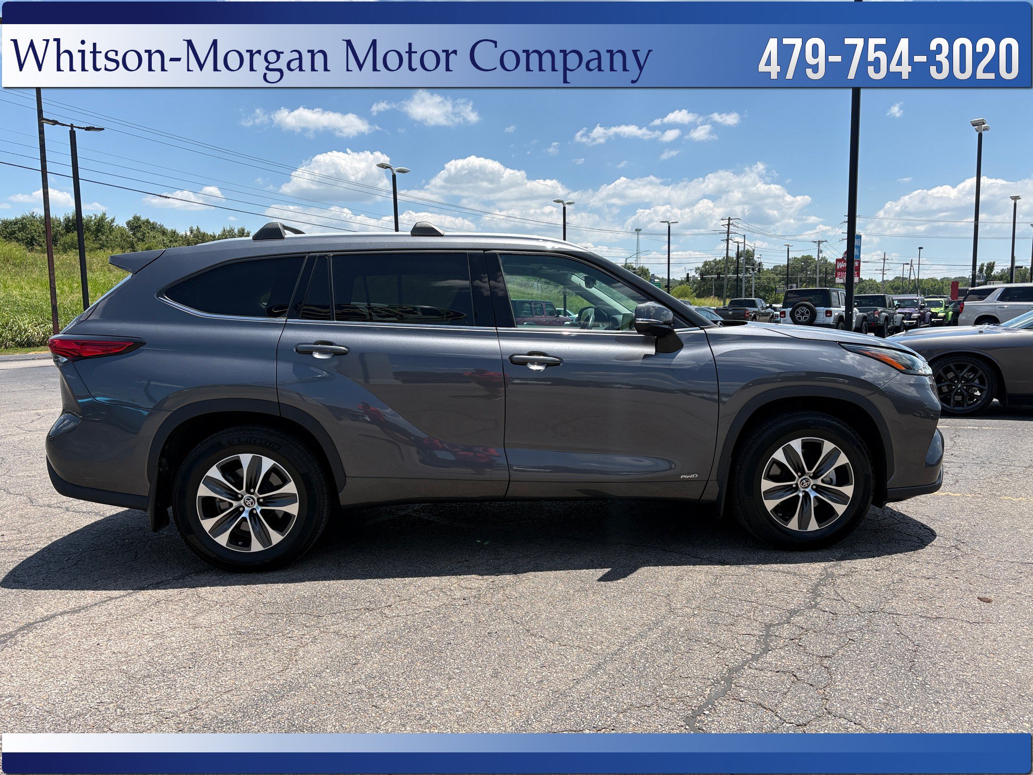 Used 2022 Toyota Highlander XLE AWD/4WD image 5