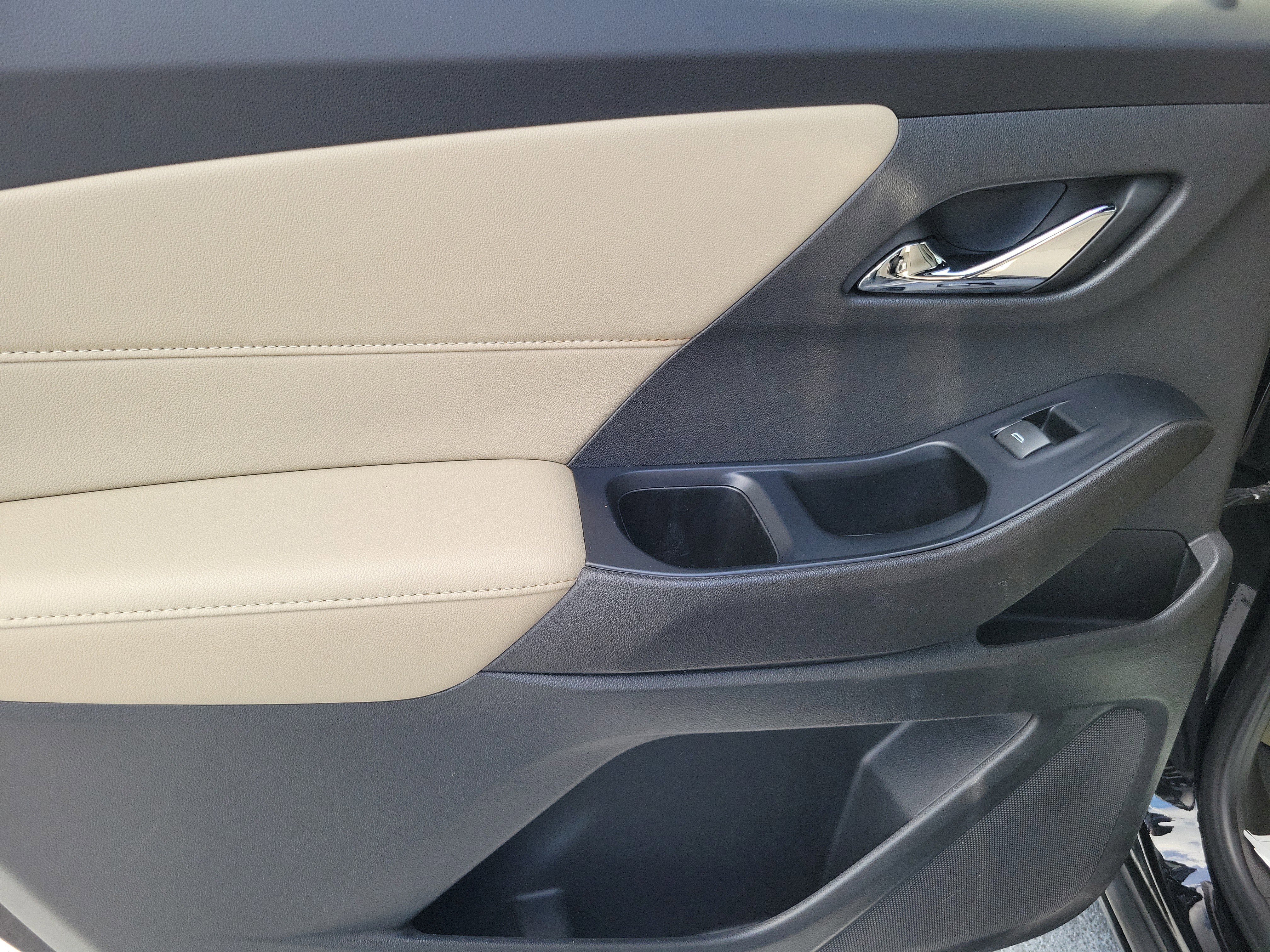 Used 2022 Chevrolet Traverse LS FWD image 8