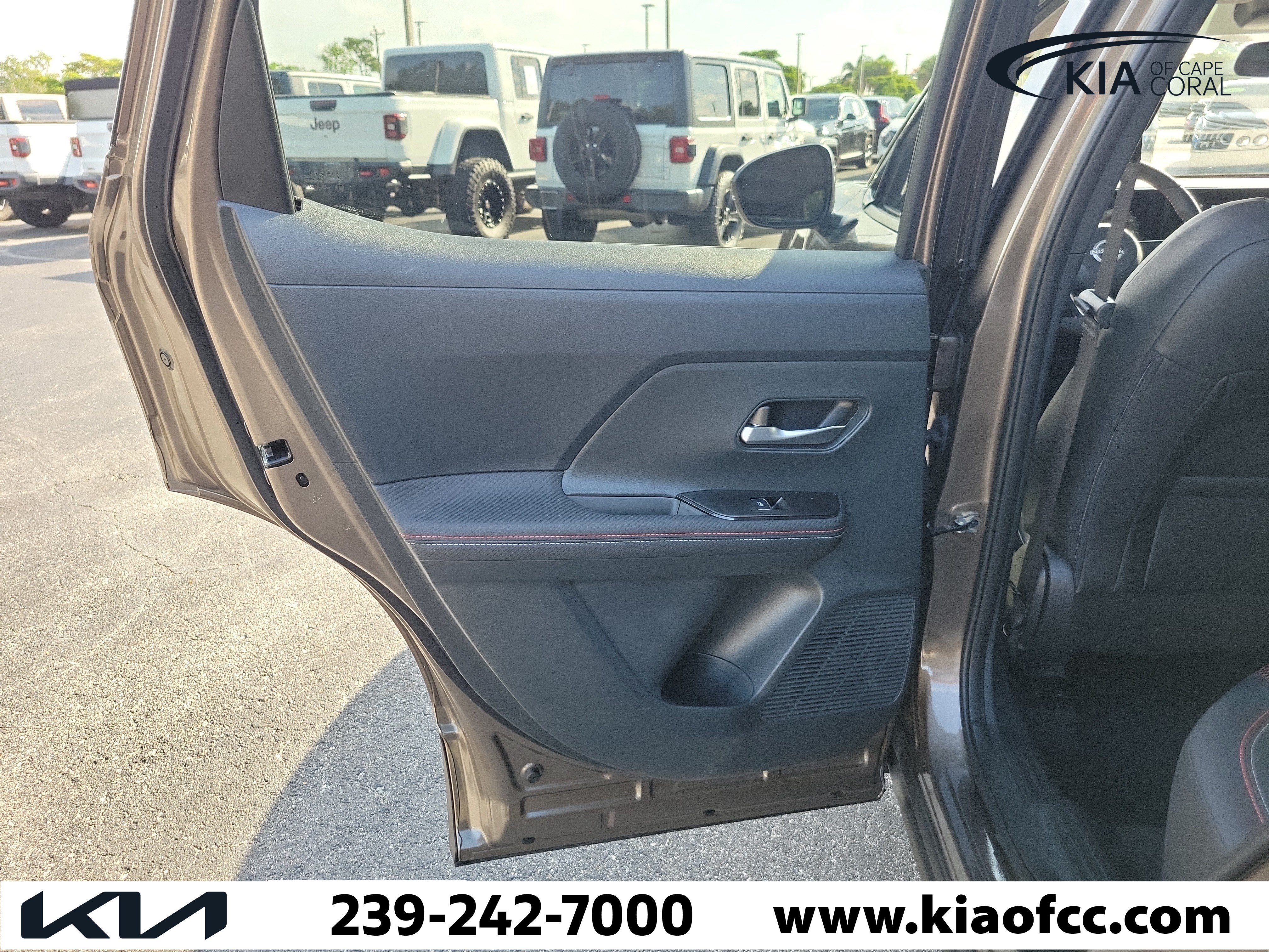 Used 2025 Nissan Kicks SR FWD image 14