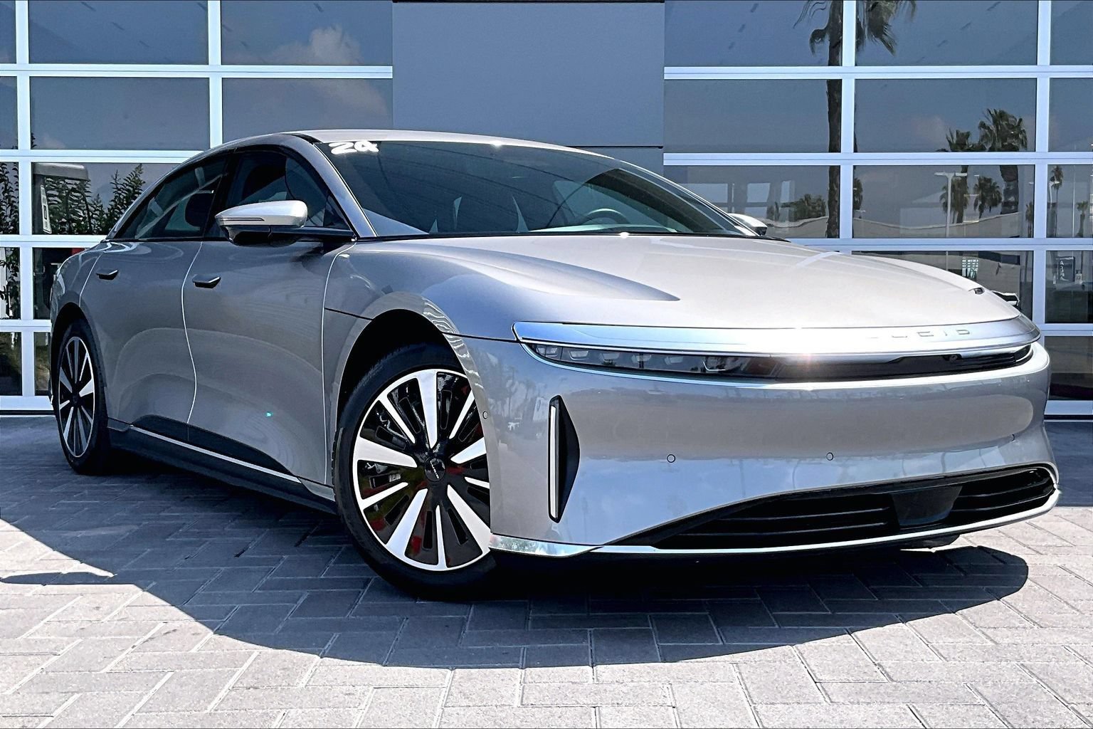 Used 2024 Lucid Air Touring AWD/4WD image 3