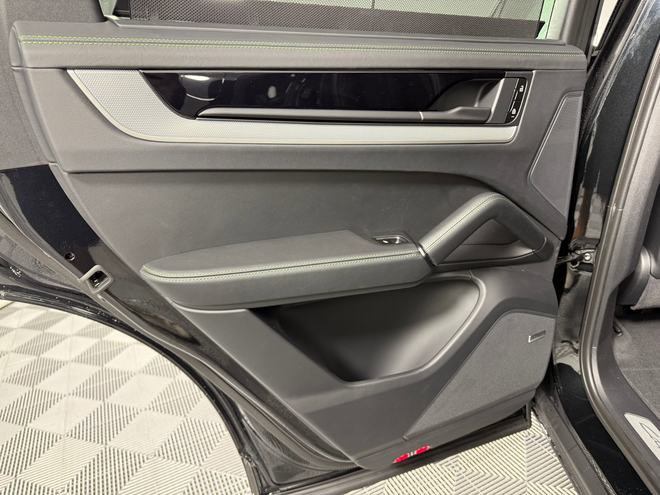 New 2026 Porsche Cayenne S image 17