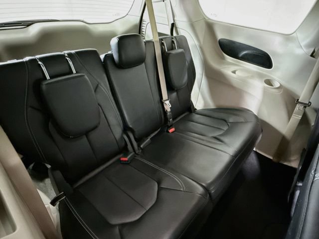 Used 2024 Chrysler Pacifica Touring-L FWD image 26