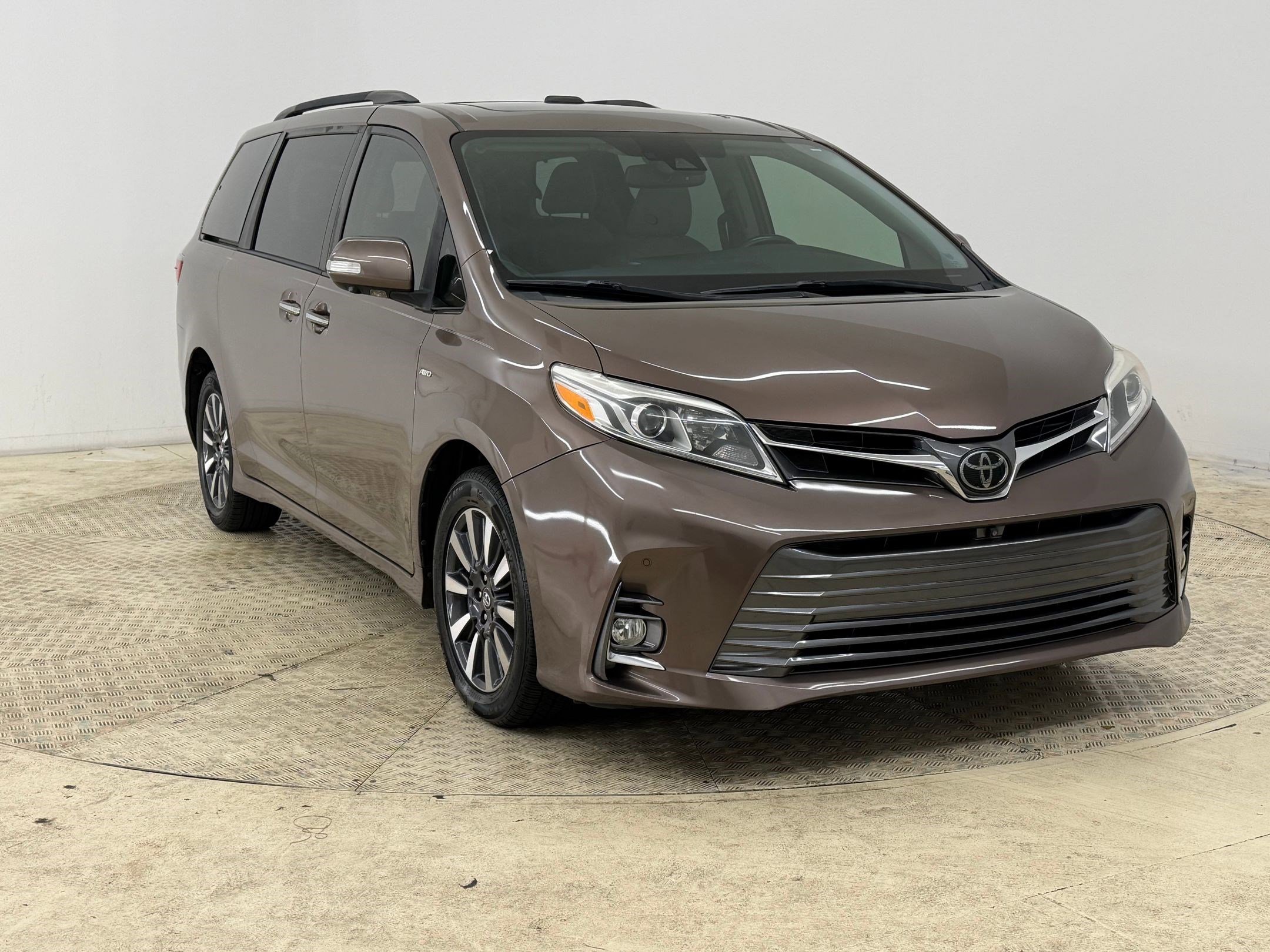 Used 2018 Toyota Sienna Limited Premium image 6