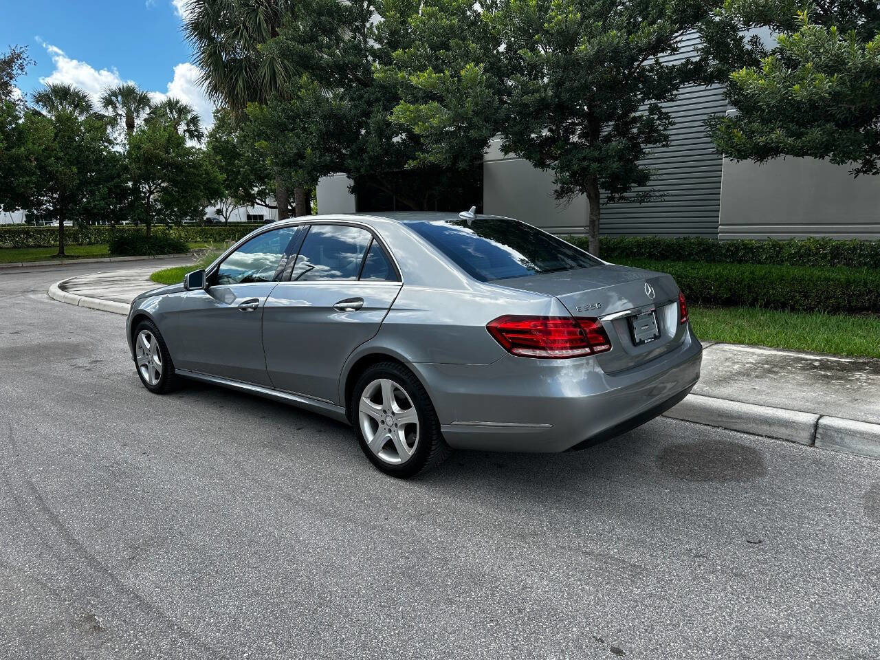 Used 2014 Mercedes-Benz E 350 Sedan image 7