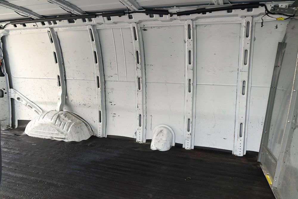 Used 2022 GMC Savana 3500 Extended w/ Driver Convenience Package image 15