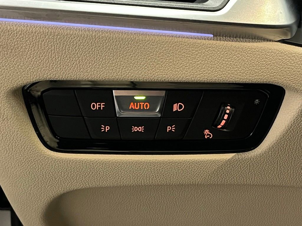 Used 2022 BMW 330i xDrive Sedan w/ Premium Package 2 image 34