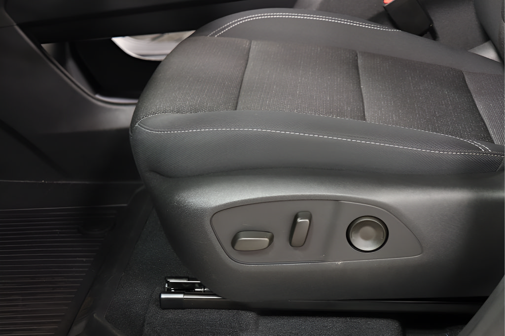 New 2027 Chevrolet Traverse LT w/ Midnight/Sport Edition FWD image 20