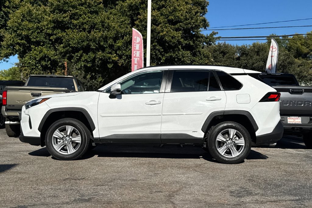 Used 2023 Toyota RAV4 LE AWD/4WD image 6