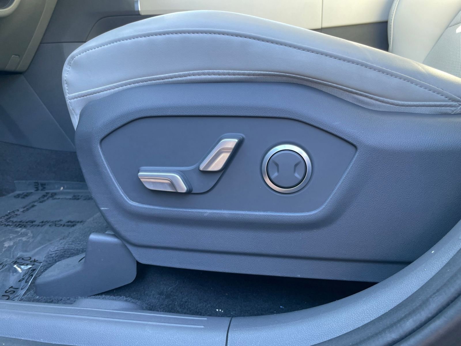 Used 2025 Hyundai Santa Fe SEL FWD image 23