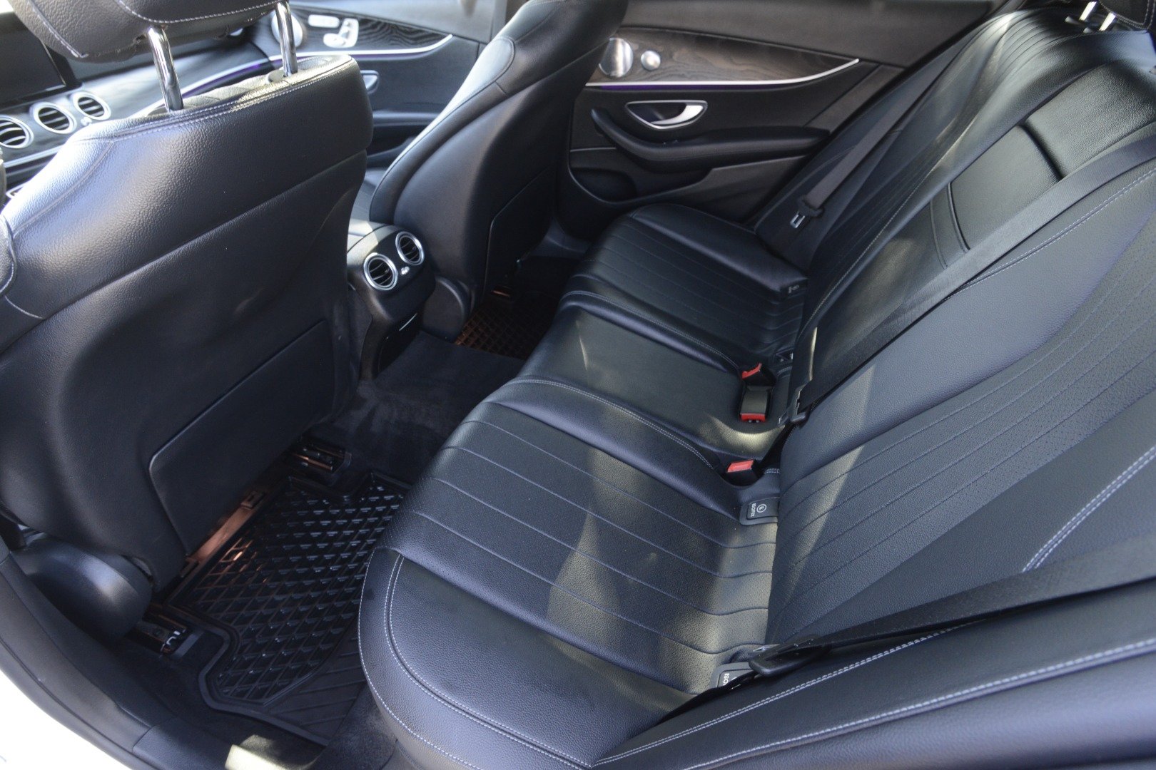 Used 2017 Mercedes-Benz E 300 image 7