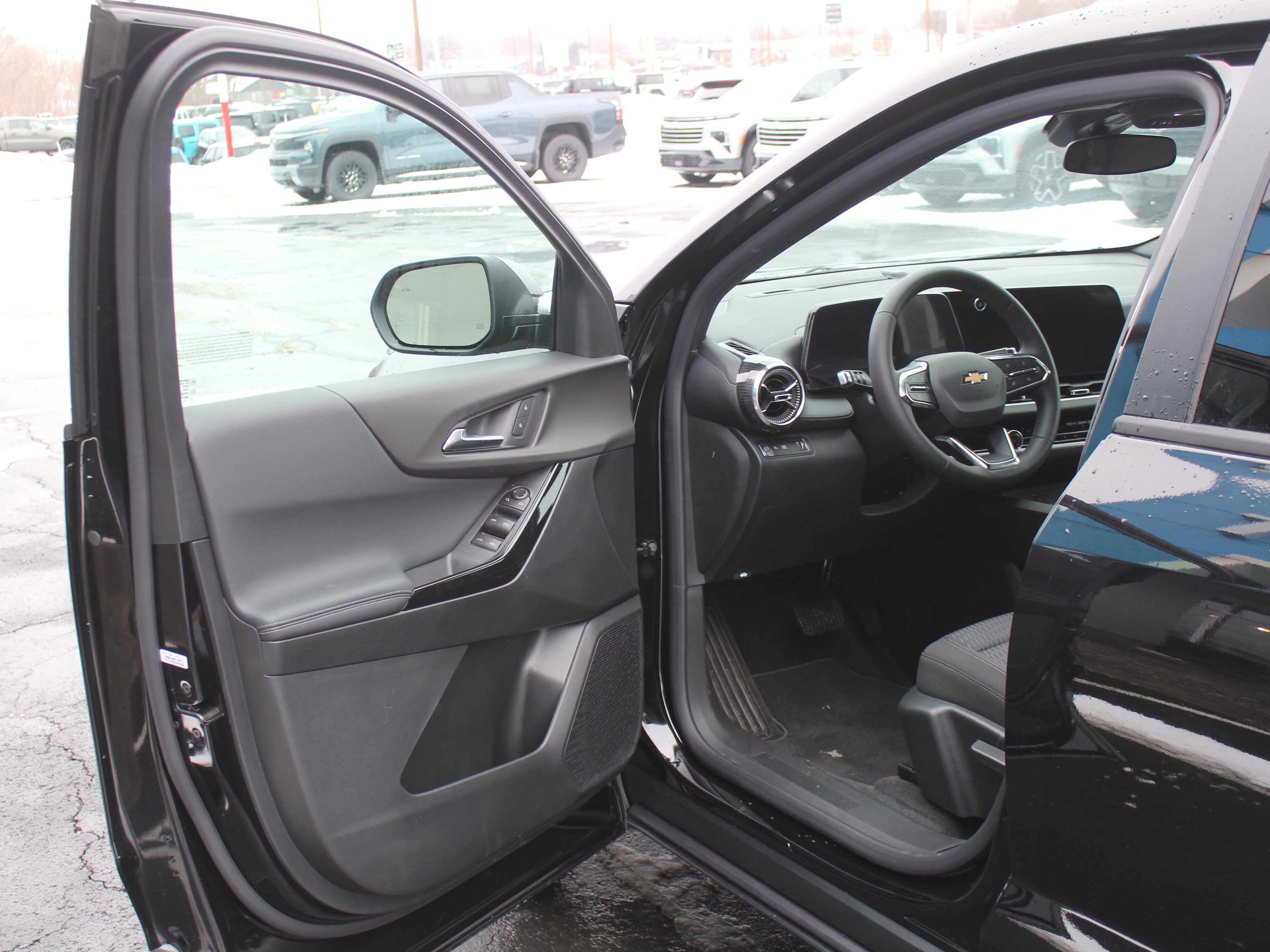 New 2026 Chevrolet Equinox LT image 8