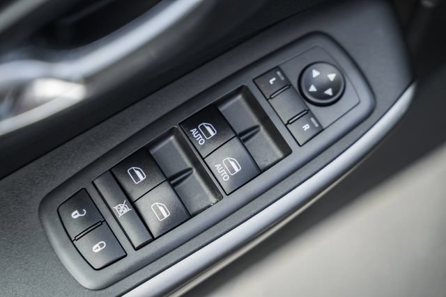 Used 2019 Jeep Cherokee Latitude Plus FWD image 36