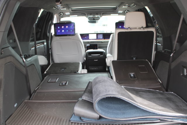 Used 2025 Cadillac Escalade Sport Platinum AWD/4WD image 48