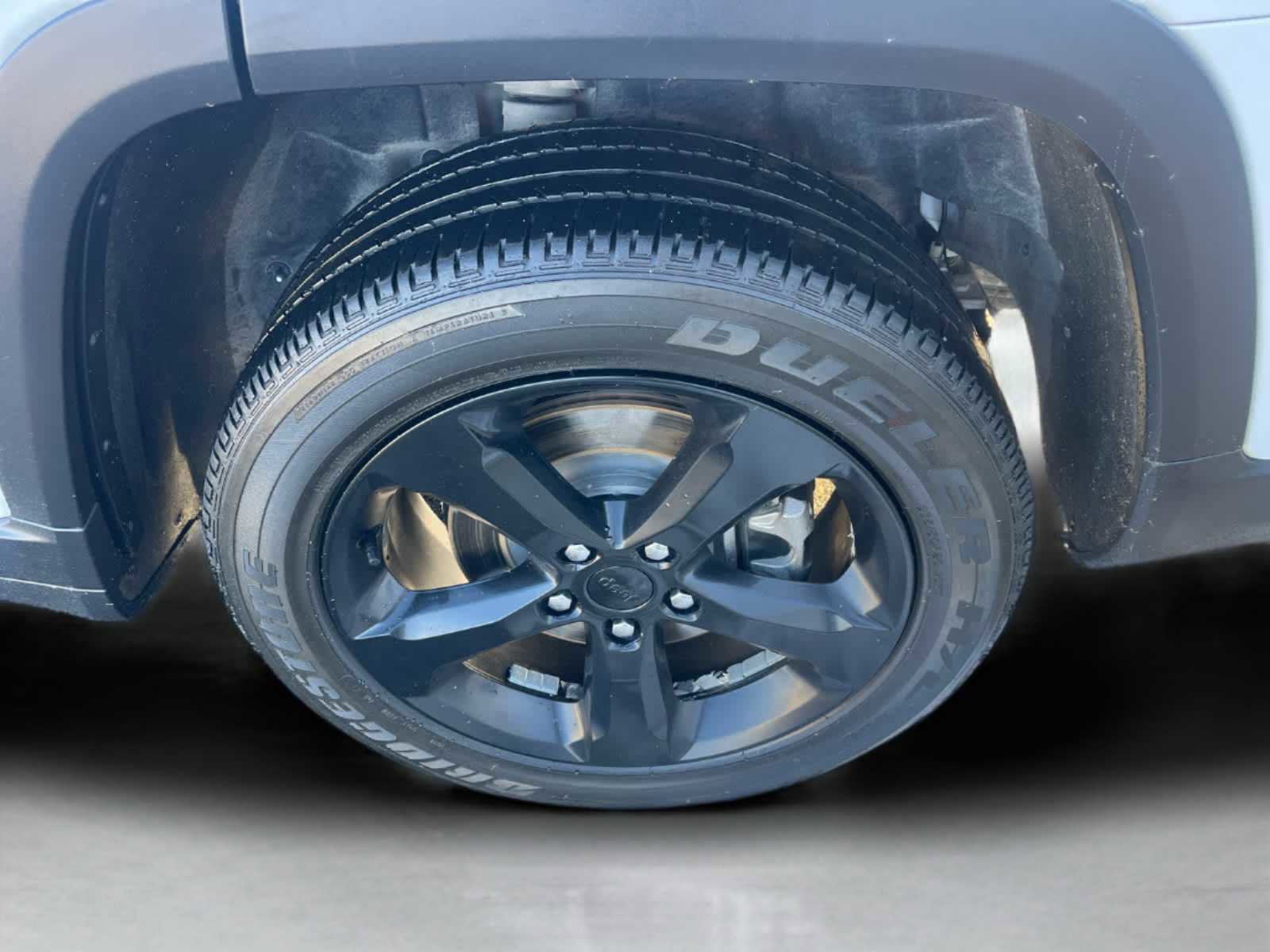 Used 2023 Jeep Grand Cherokee L Laredo image 10