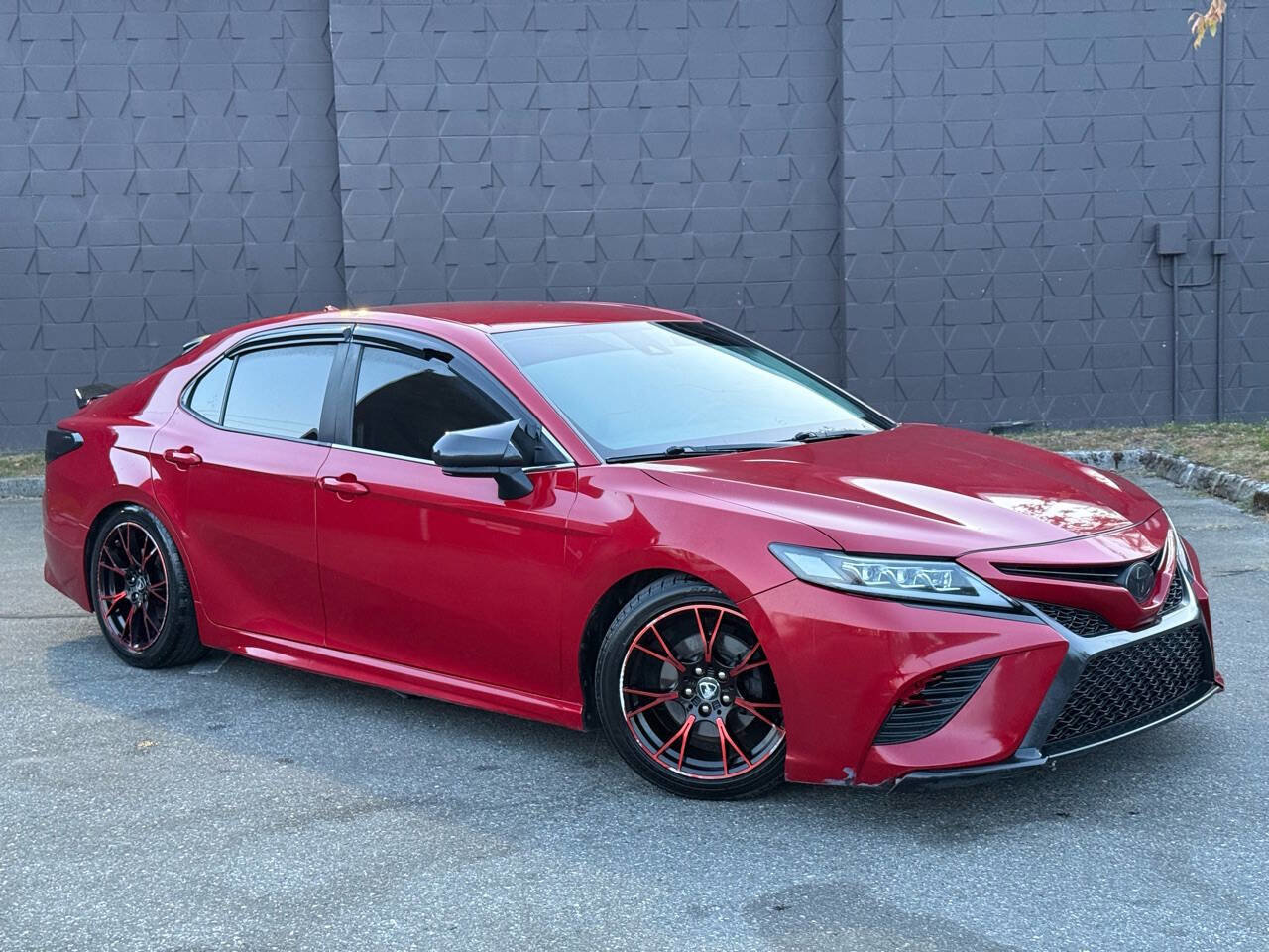 Used 2020 Toyota Camry SE FWD image 3