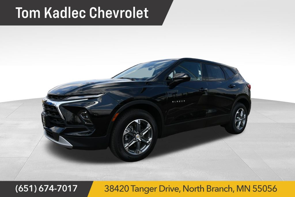 Used 2025 Chevrolet Blazer LT AWD/4WD image 1