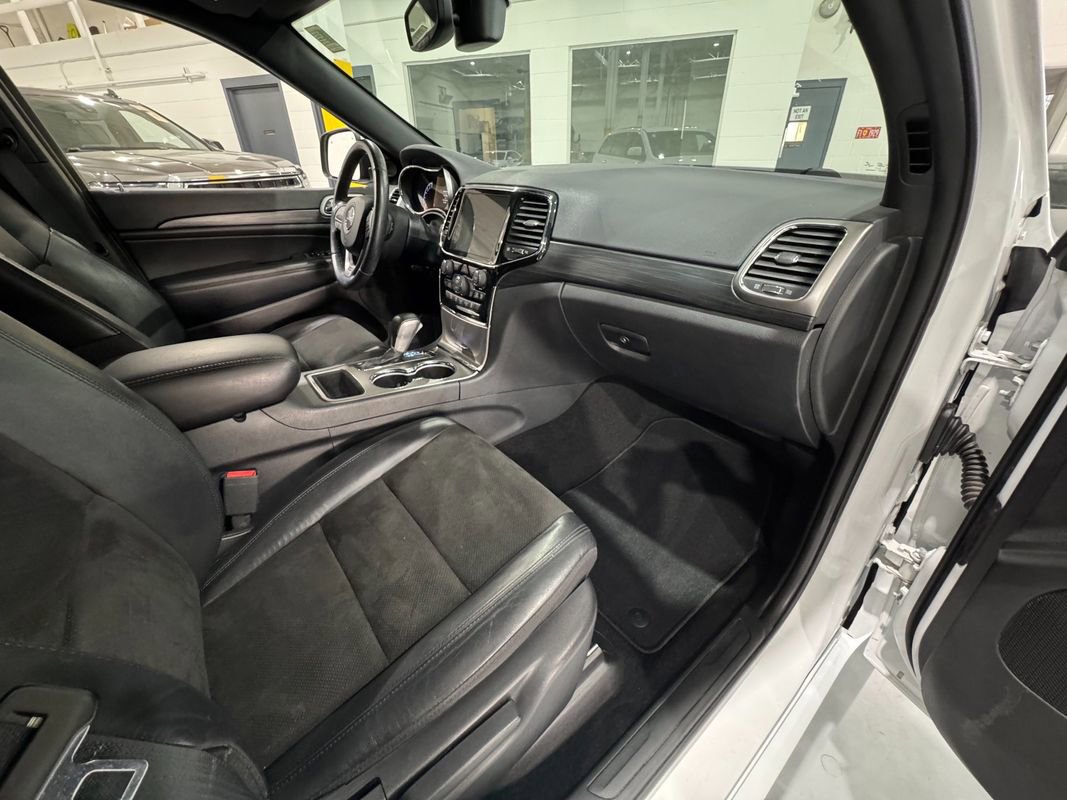 Used 2020 Jeep Grand Cherokee Altitude image 36