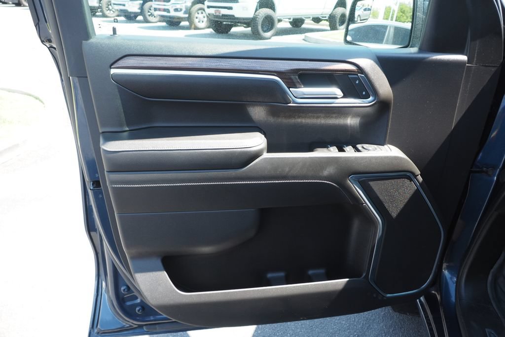 Used 2022 Chevrolet Silverado 1500 RST AWD/4WD image 15