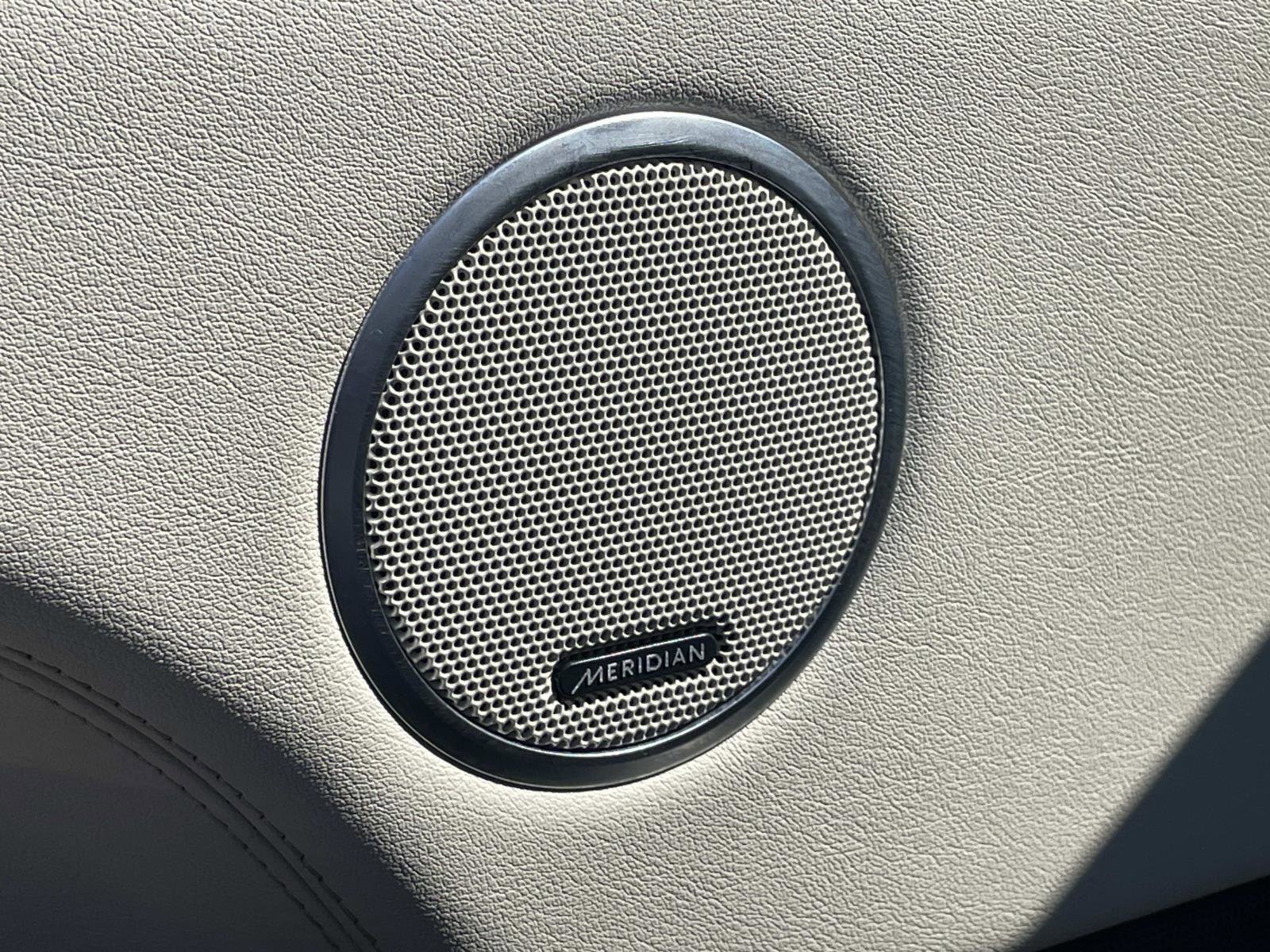 Used 2016 Land Rover Range Rover HSE image 16