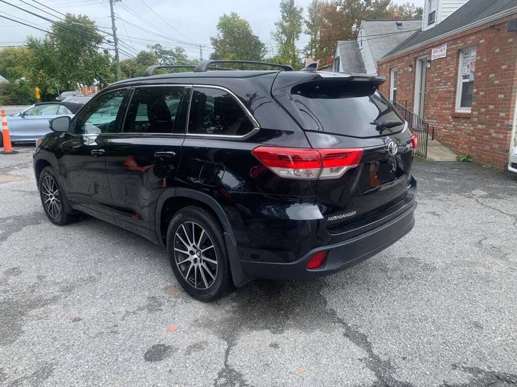Used 2018 Toyota Highlander SE image 10