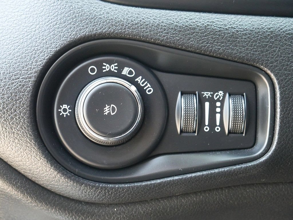 Used 2020 Jeep Renegade Limited AWD/4WD image 27