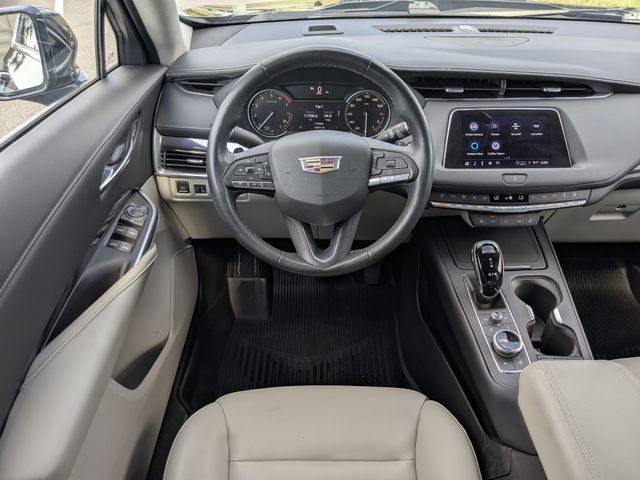 Used 2023 Cadillac XT4 Luxury w/ Cold Weather Package FWD image 20