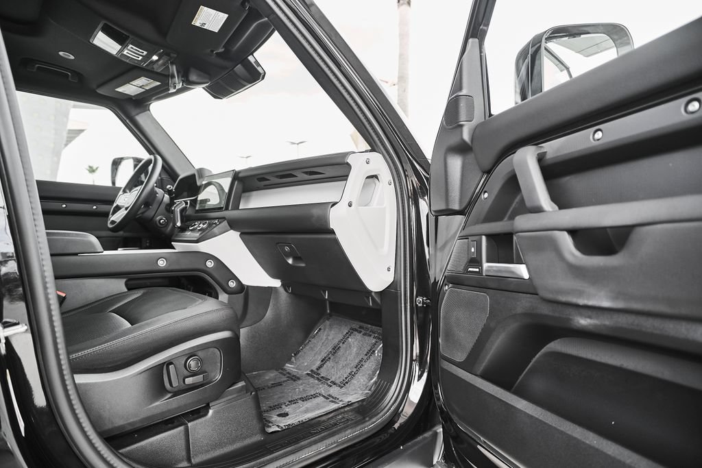 Used 2025 Land Rover Defender 110 S AWD/4WD image 12