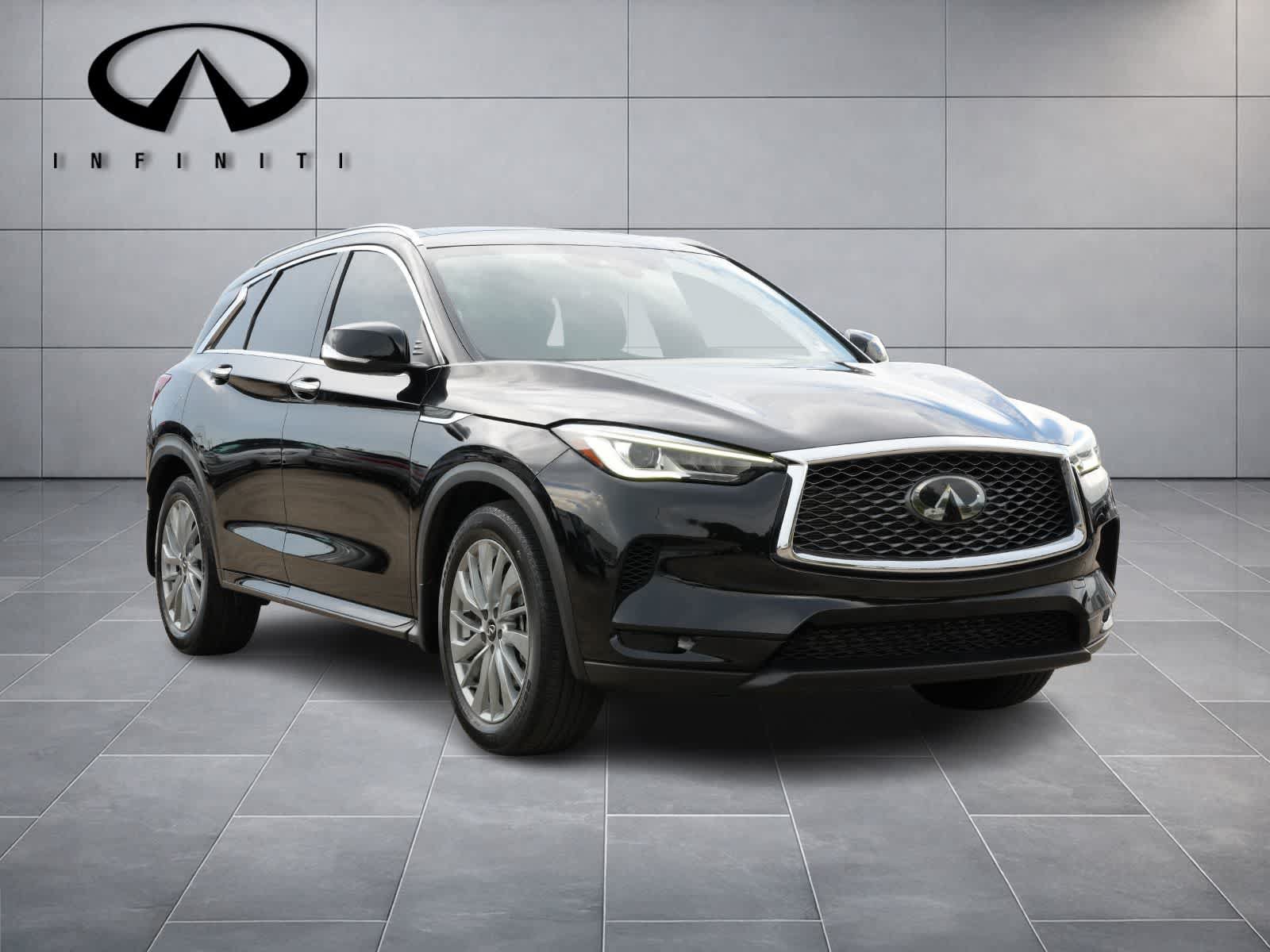 Used 2023 INFINITI QX50 Luxe AWD/4WD image 3