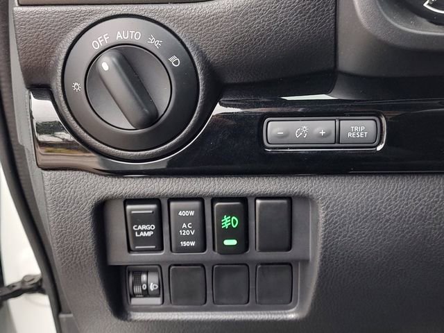 Used 2023 Nissan Titan SV w/ SV Convenience Package RWD image 24