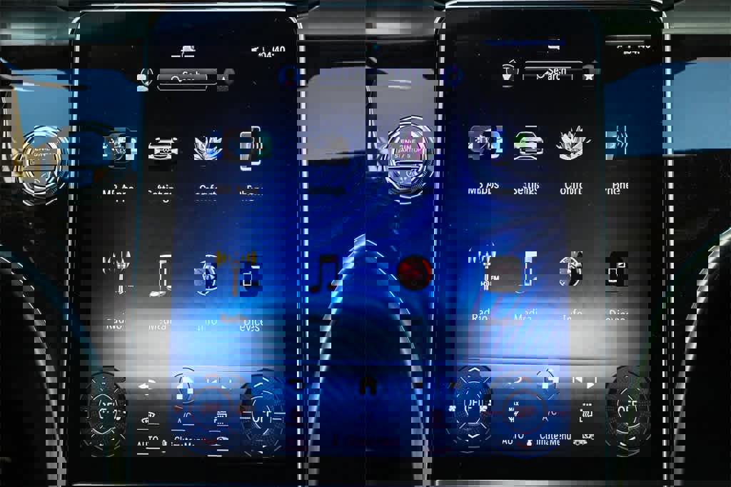 Used 2023 Mercedes-Benz C 300 Sedan image 12