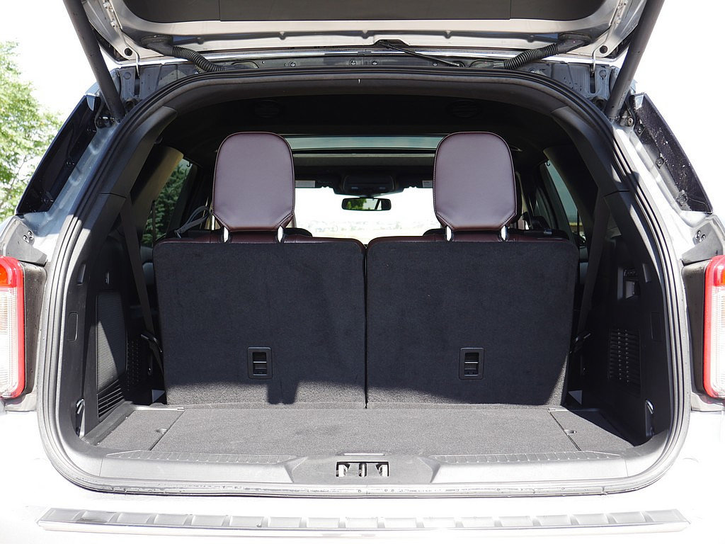 Used 2024 Ford Explorer Platinum w/ Technology Package AWD/4WD image 55