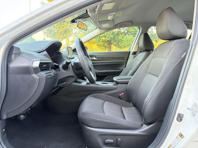 Used 2025 Nissan Altima 2.5 SV FWD image 11