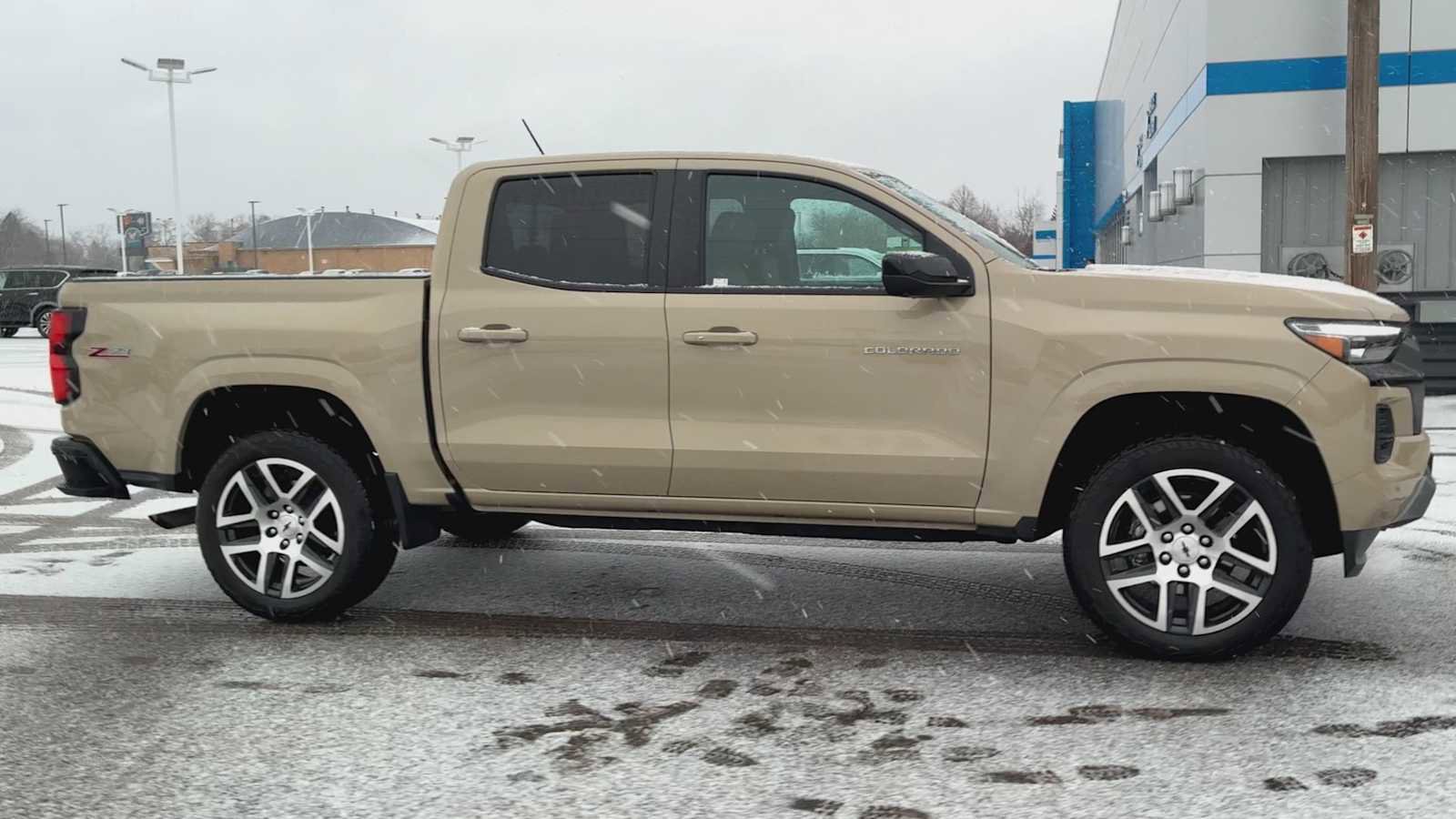 Used 2023 Chevrolet Colorado Z71 w/ Z71 Convenience Package 2 image 9