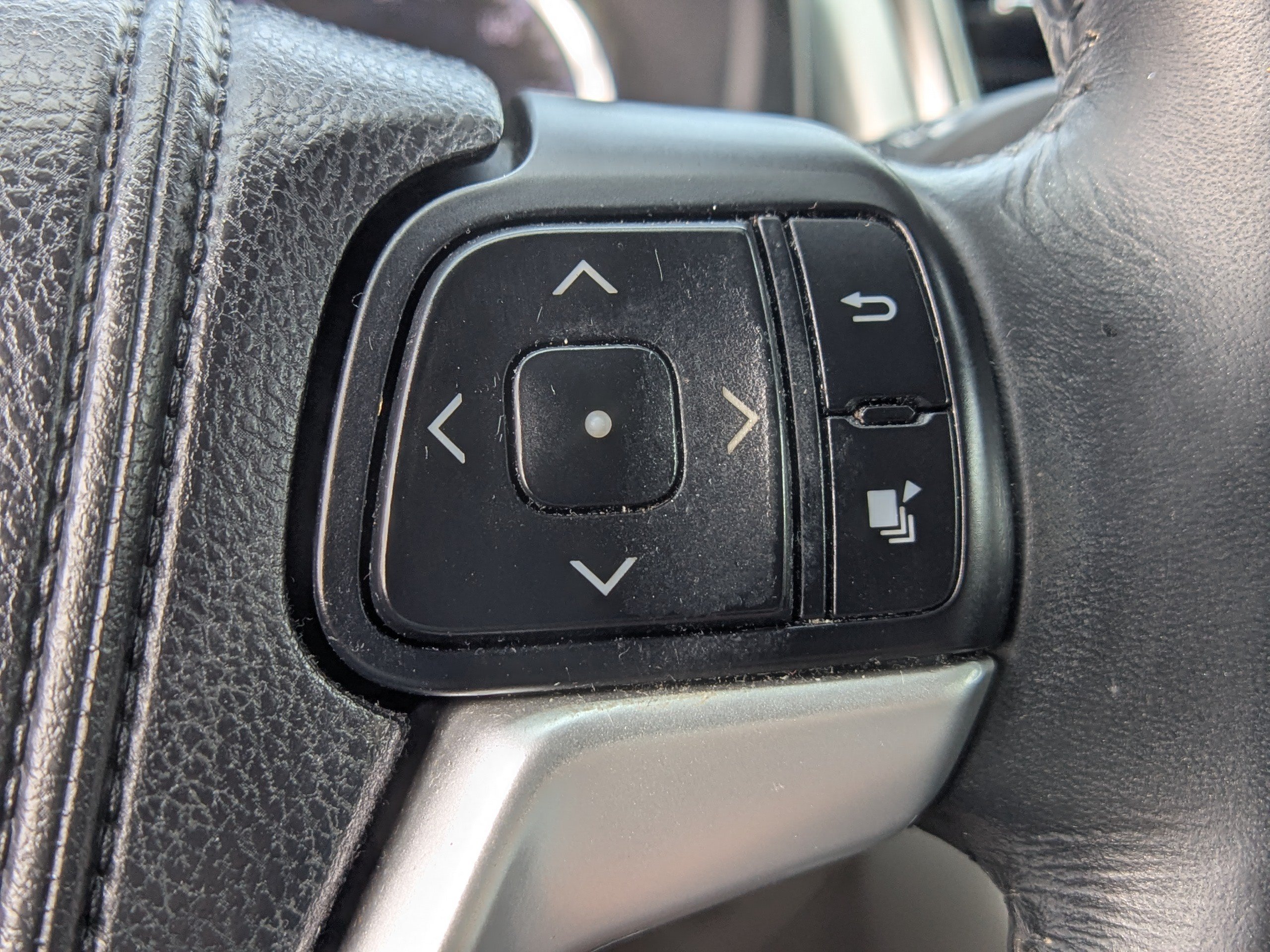 Used 2014 Toyota Highlander Limited AWD/4WD image 29