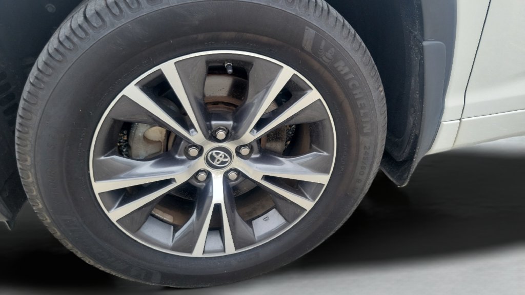 Used 2018 Toyota Highlander Plus FWD image 13