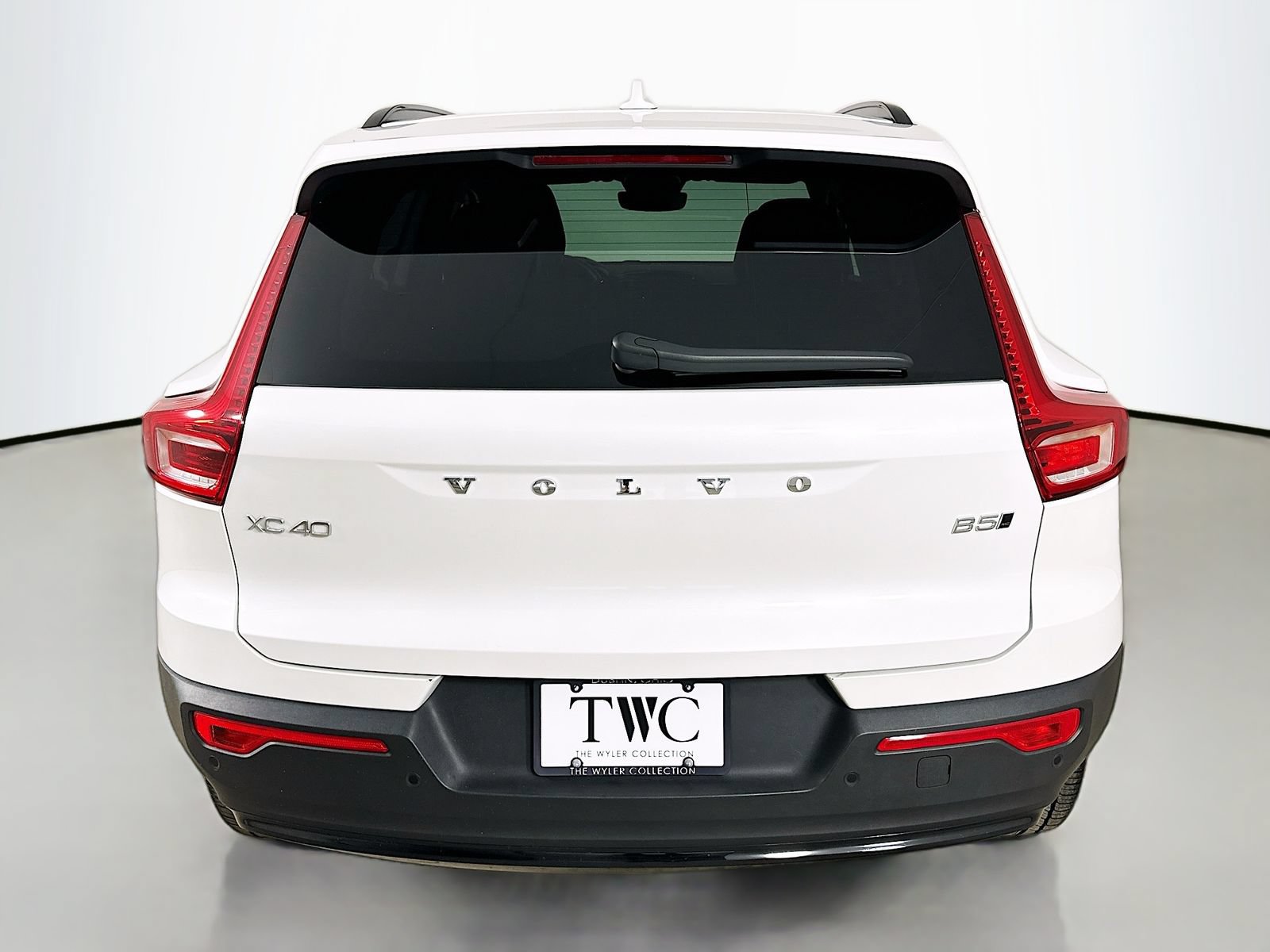 Used 2026 Volvo XC40 B5 Plus AWD/4WD image 6