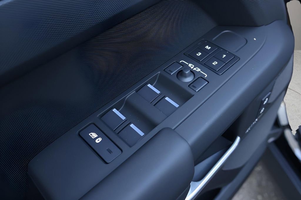 New 2026 Land Rover Defender 110 X-Dynamic SE image 11