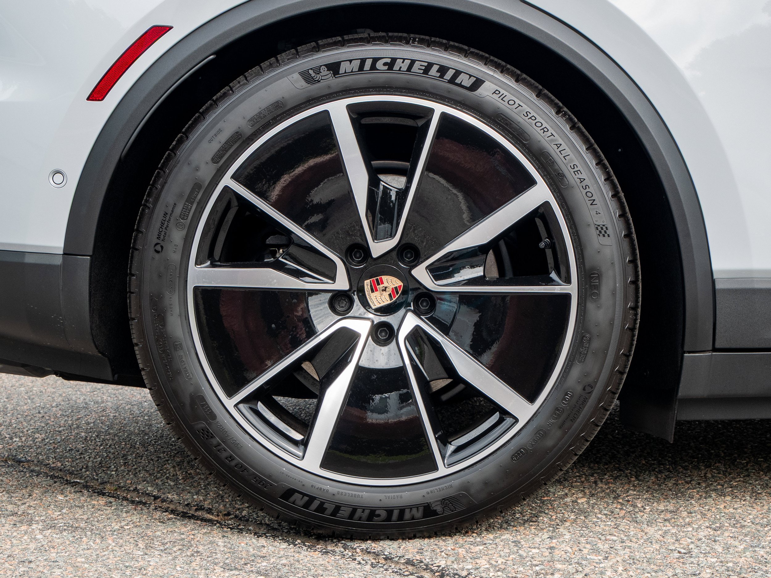 New 2025 Porsche Macan Electric RWD image 16